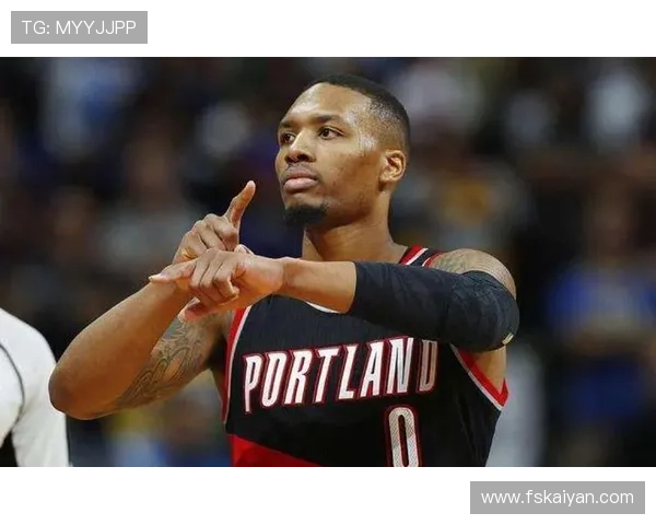 利拉德休赛期天天凌晨四点打卡训练馆，手机里存着三年前季后赛输球的视频当闹铃